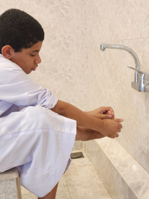 wudu setp 10: Wash the foots